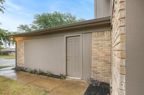 3423 Meadowmoor St, Fort Worth TX  76133-7223 exterior