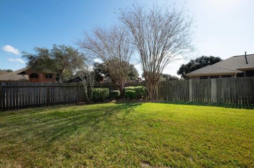 1612 Helmsley Dr, Richmond TX 77471-6137 exterior