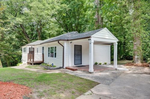 2705 Baker Ridge Dr, Atlanta GA  30318-7224 exterior
