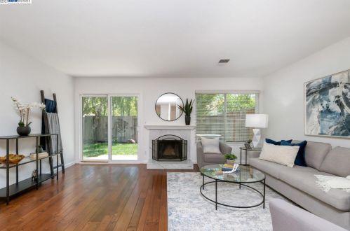 7587 Silvertree Ln, Pleasanton, CA 94568-2255