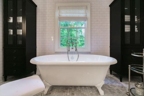 1574 Cave Rd, Atlanta GA  30327-3120 exterior
