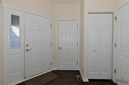 4365 Waters Edge Dr, Island Lake, IL 60042-8221