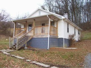 22321 Apache Ln, Bristol, VA 24202-1641
