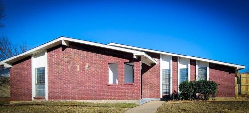 1805 Post Oak Ln, Carrollton, TX 75007-5219