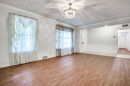 809 Tanglewood Dr, Irving TX 75061-6815 exterior