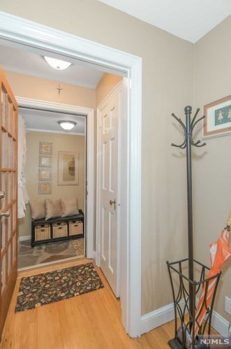 63 Gordon Ave, Dumont, NJ 07628-1514