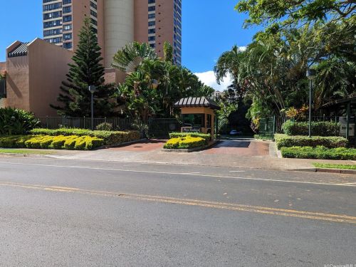 5333 Likini St, Honolulu HI  96818-1762 exterior