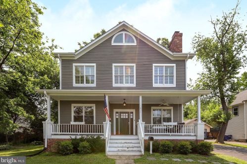 890 Station St, Herndon, VA 20170-4608