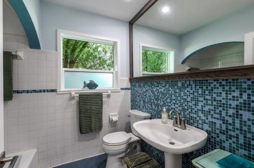 1440 El Campo Dr, Dallas TX  75218-3520 exterior