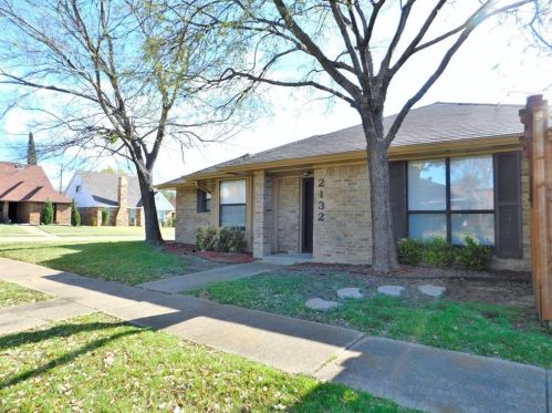 2132 Cordoba Dr, Carrollton TX  75006-1880 exterior
