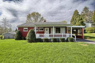 78 Fresh Meadow Dr, Lancaster, PA 17603-6463