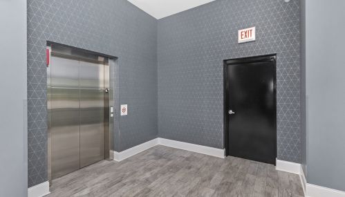 5820 Clark St, Chicago, IL 60660-3202