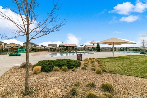 4885 Riviera Way, Aurora CO 80015-4708 exterior