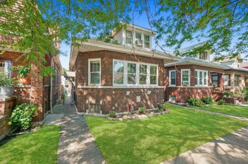 10240 Avenue, Chicago, IL 60617-5932