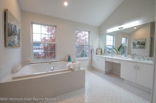 140 Plumstead Dr, East Freehold NJ  07728-9513 exterior