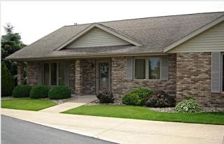 1048 Pinetree Ln, Galesburg, IL 61401-7009