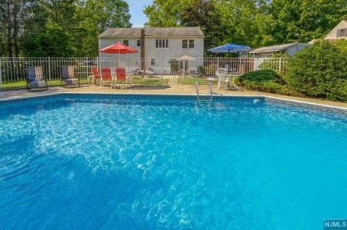 23 Meadow Ln, Hackettstown NJ  07840-4115 exterior