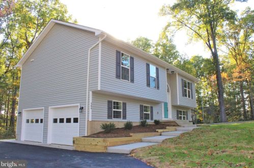 1610 Raines Dr, Fredericksburg, VA 22401-2243