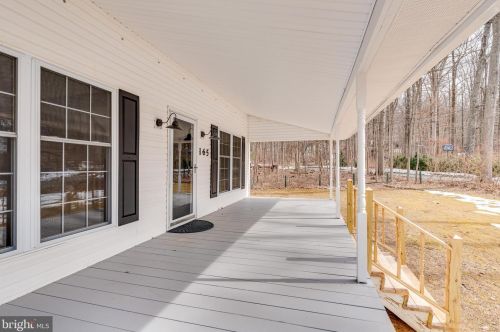 165 Gingerbread Ln, Harpers Ferry WV 25425-5591 exterior