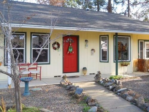 1317 Pacific Ln, Medford OR  97535-9711 exterior