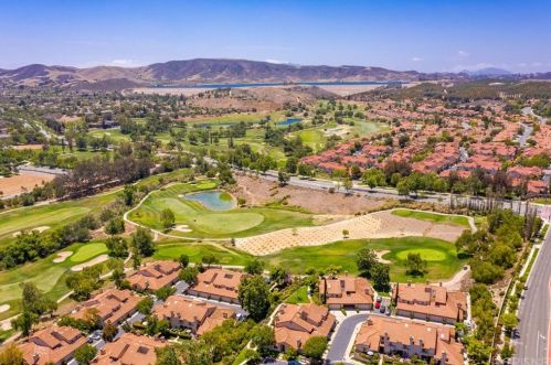 461 Country Club Dr, Simi Valley CA  93065-8388 exterior