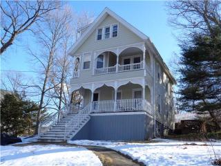 118 Myrtle St, Huntington CT  06484-4154 exterior