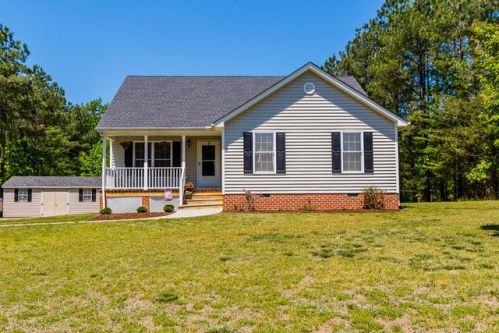 679 Deep Landing Rd, Tappahannock, VA 22560-6527