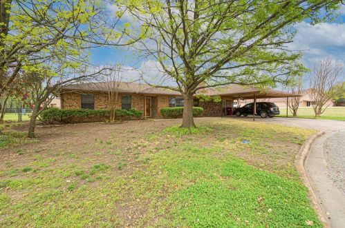 501 Center St, Whitewright, TX 75491-2804