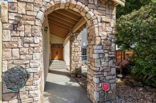 1816 June Marie Ct, Hayward, CA 94541-6800