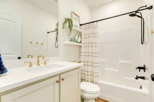 713 Longhorn Trl, Angleton TX 77515-9623 exterior