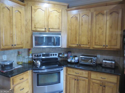 2026 Pin Oak Ter, Bonaire, GA 31005-2600