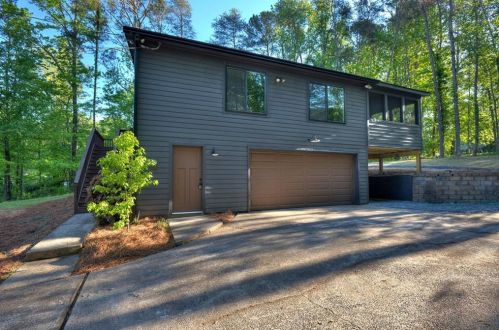 4290 Wood Creek Dr, Marietta, GA 30062-1026