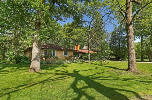 1416 Northwoods Rd, Bannockburn, IL 60015-2224