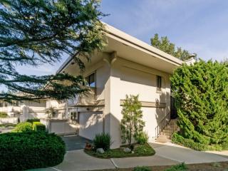 17 Skyline Crst, Monterey, CA 93940-4111