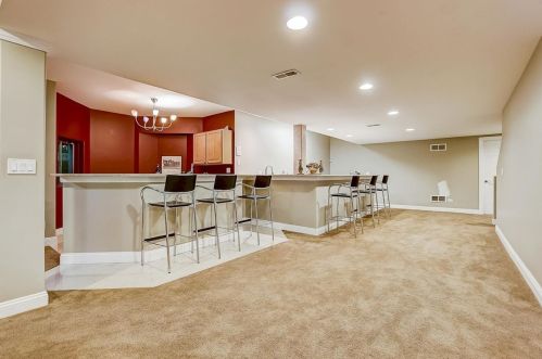 6919 Fieldstone Dr, Willowbrook IL  60527-5295 exterior