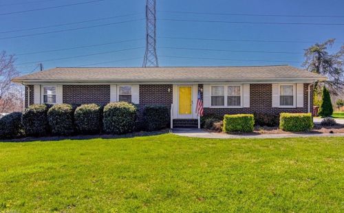 2802 Peace Haven Dr, Pleasant Gdns, NC 27313-9289