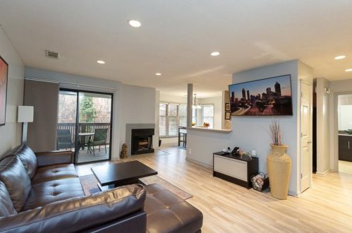 712 Garden Ct, Atlanta, GA 30328-4565