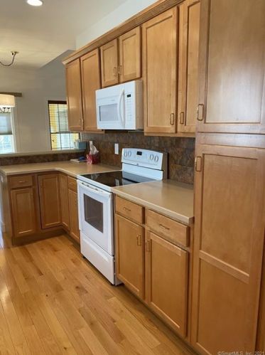 54 Sonoma Ln, Middletown, CT 06457-2077