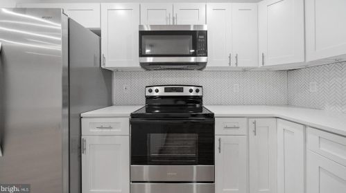 512 4 St, Philadelphia PA 19133-3105 exterior