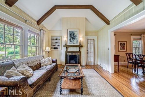 689 Cumberland Cir, Atlanta GA  30306-3256 exterior
