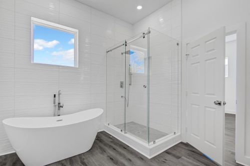 713 Baywood Dr, Taylor Lake Village TX exterior