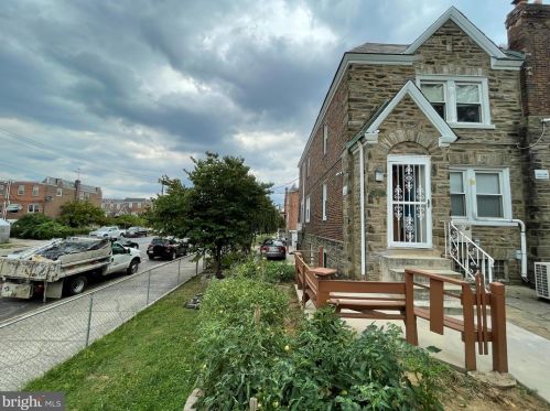 6951 Large St, Philadelphia, PA 19149-1705