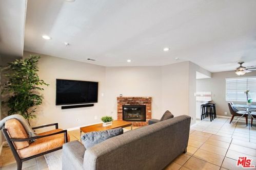 13938 Lemoli Ave, Hawthorne, CA 90250-8854