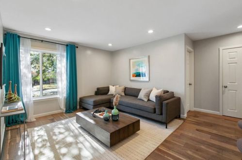 5204 Creekline Dr, Austin TX  78745-2227 exterior