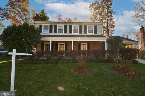 6153 Roxbury Ave, Springfield VA  22152-1625 exterior