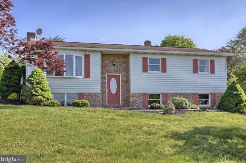 945 Cranes Gap Rd, Carlisle, PA 17013-9634