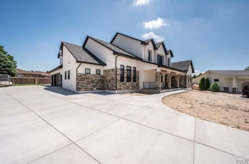 490 Three Par Ln, Pueblo, CO 81007-6047