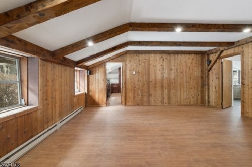 328 Blackpoint Rd, Branchburg, NJ 08853-4074