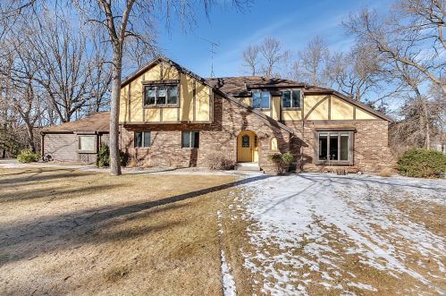 3515 Plum Creek Dr, Saint Cloud, MN 56301-9542