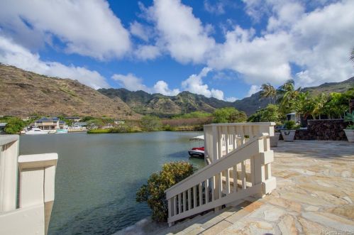 6857 Niumalu Loop, Honolulu HI  96825-1646 exterior